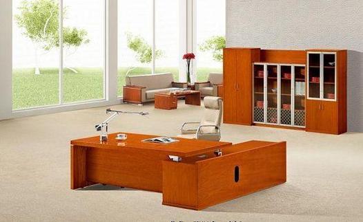 他们的产品系列包括实木木皮办公家具,板式防火板办公家具,沙发坐椅